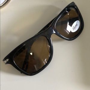Unisex Persol Sunnies - never worn!